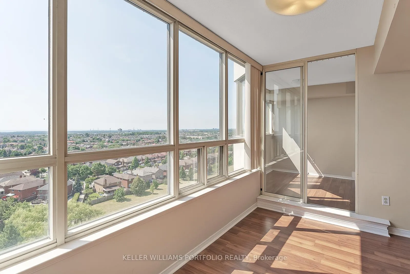Photo 8 of Unit 1402, 400 Webb Drive, Mississauga, City Centre — HOMEH