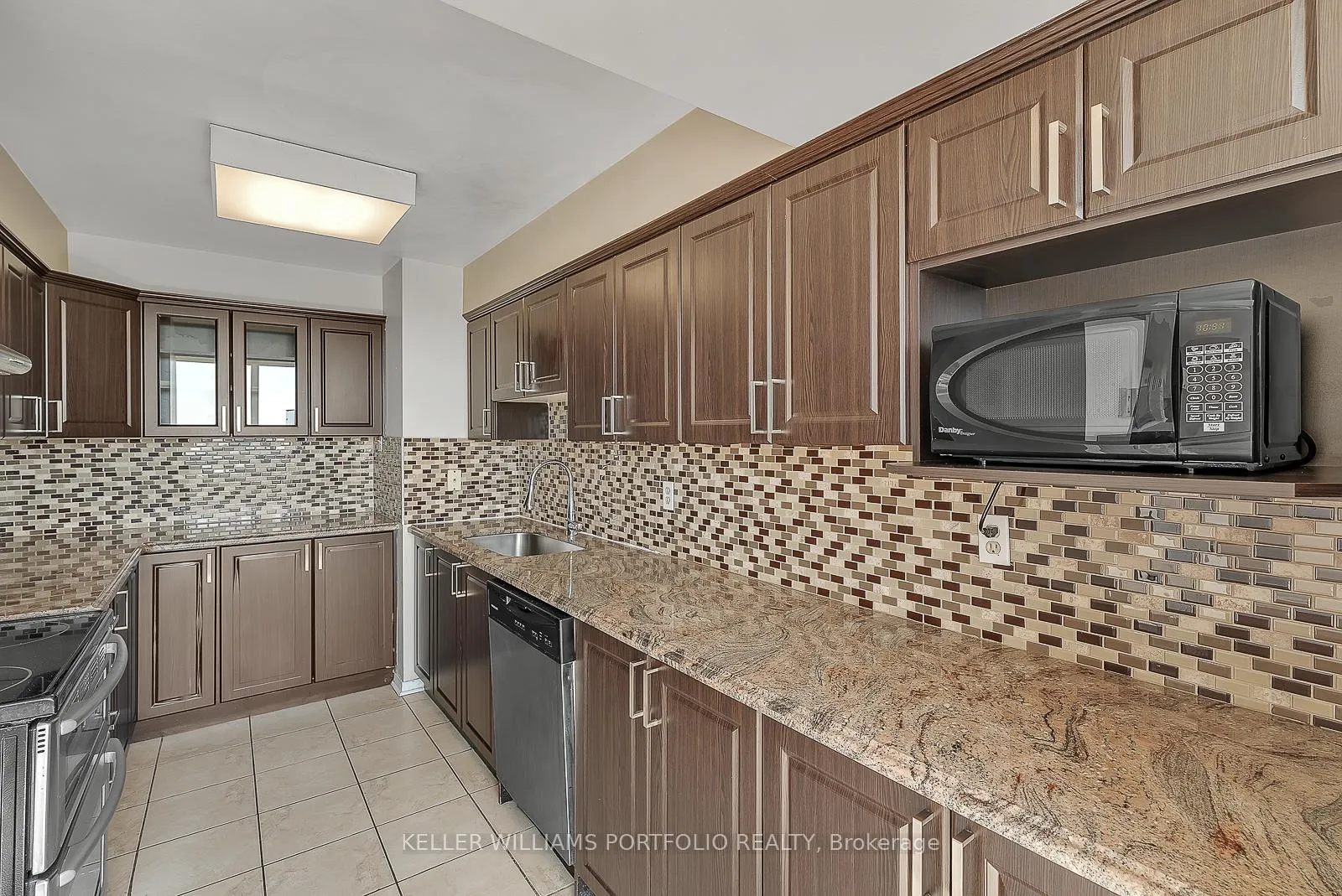 Photo 10 of Unit 1402, 400 Webb Drive, Mississauga, City Centre — HOMEH