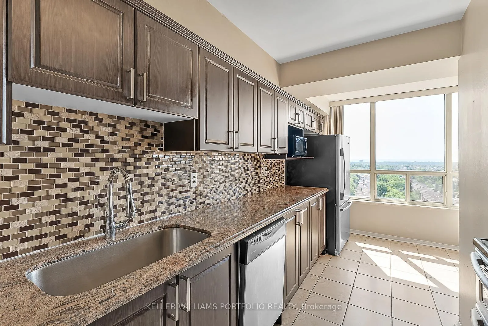Photo 12 of Unit 1402, 400 Webb Drive, Mississauga, City Centre — HOMEH