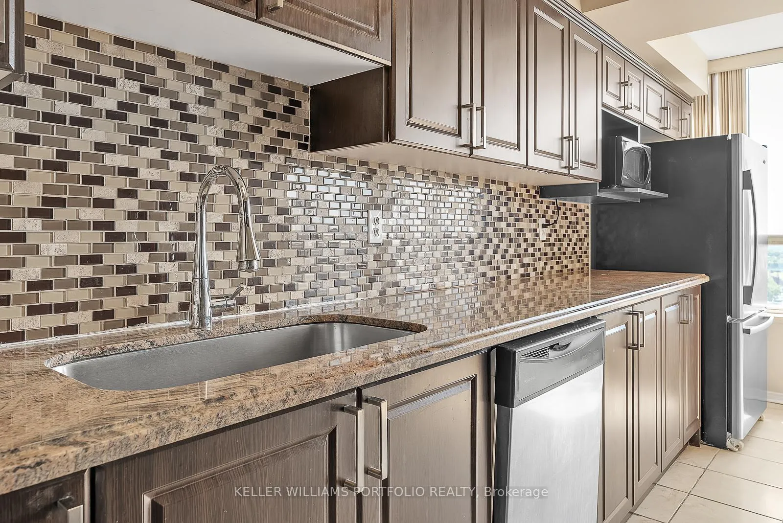 Photo 13 of Unit 1402, 400 Webb Drive, Mississauga, City Centre — HOMEH