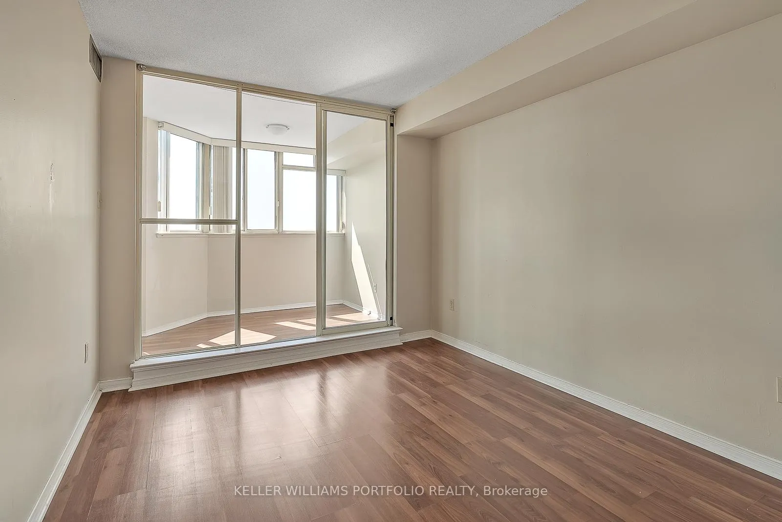 Photo 16 of Unit 1402, 400 Webb Drive, Mississauga, City Centre — HOMEH