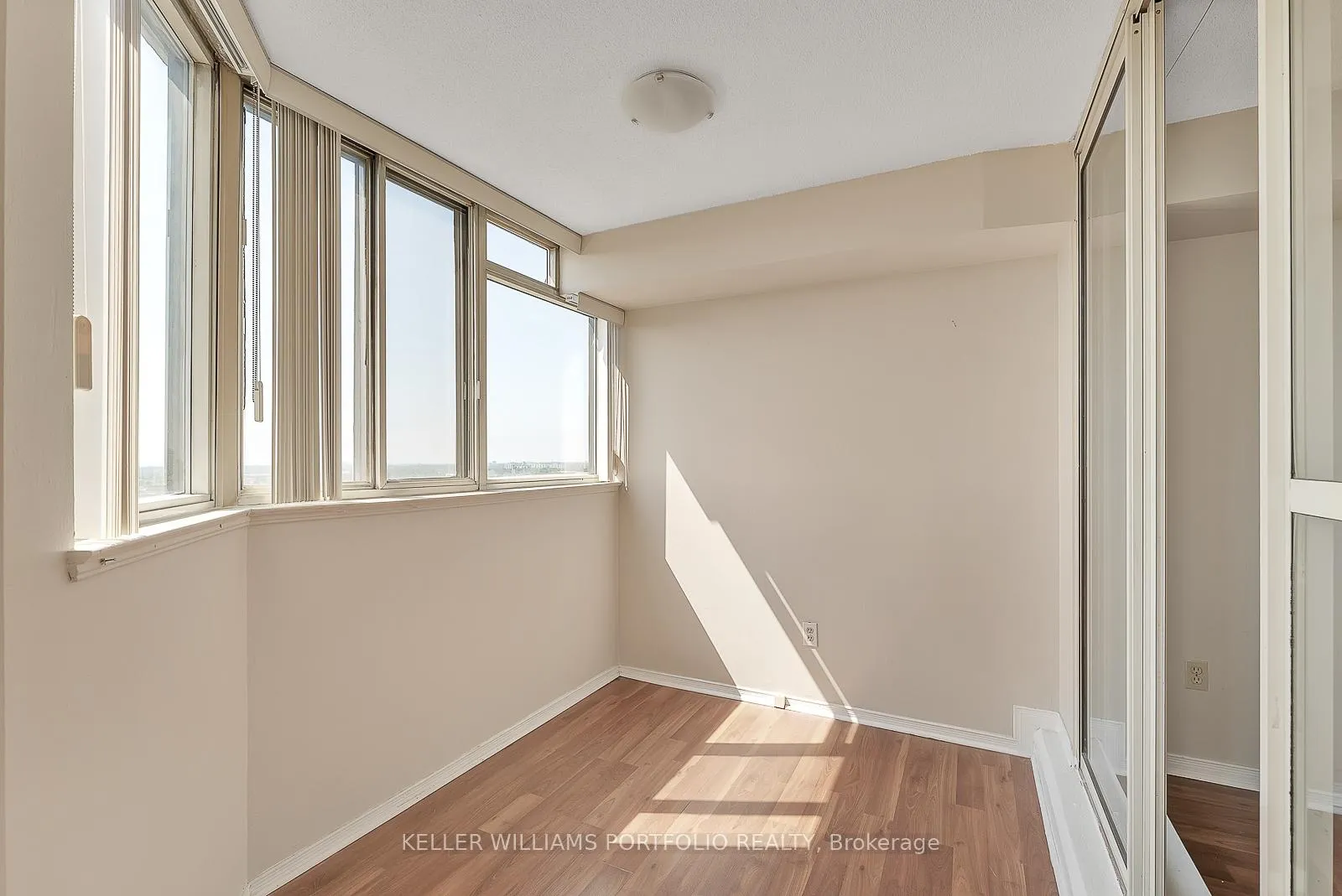 Photo 19 of Unit 1402, 400 Webb Drive, Mississauga, City Centre — HOMEH