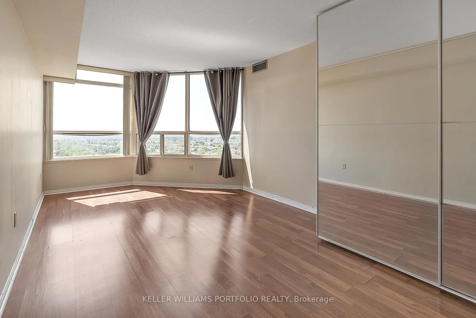 Photo 24 of Unit 1402, 400 Webb Drive, Mississauga, City Centre — HOMEH