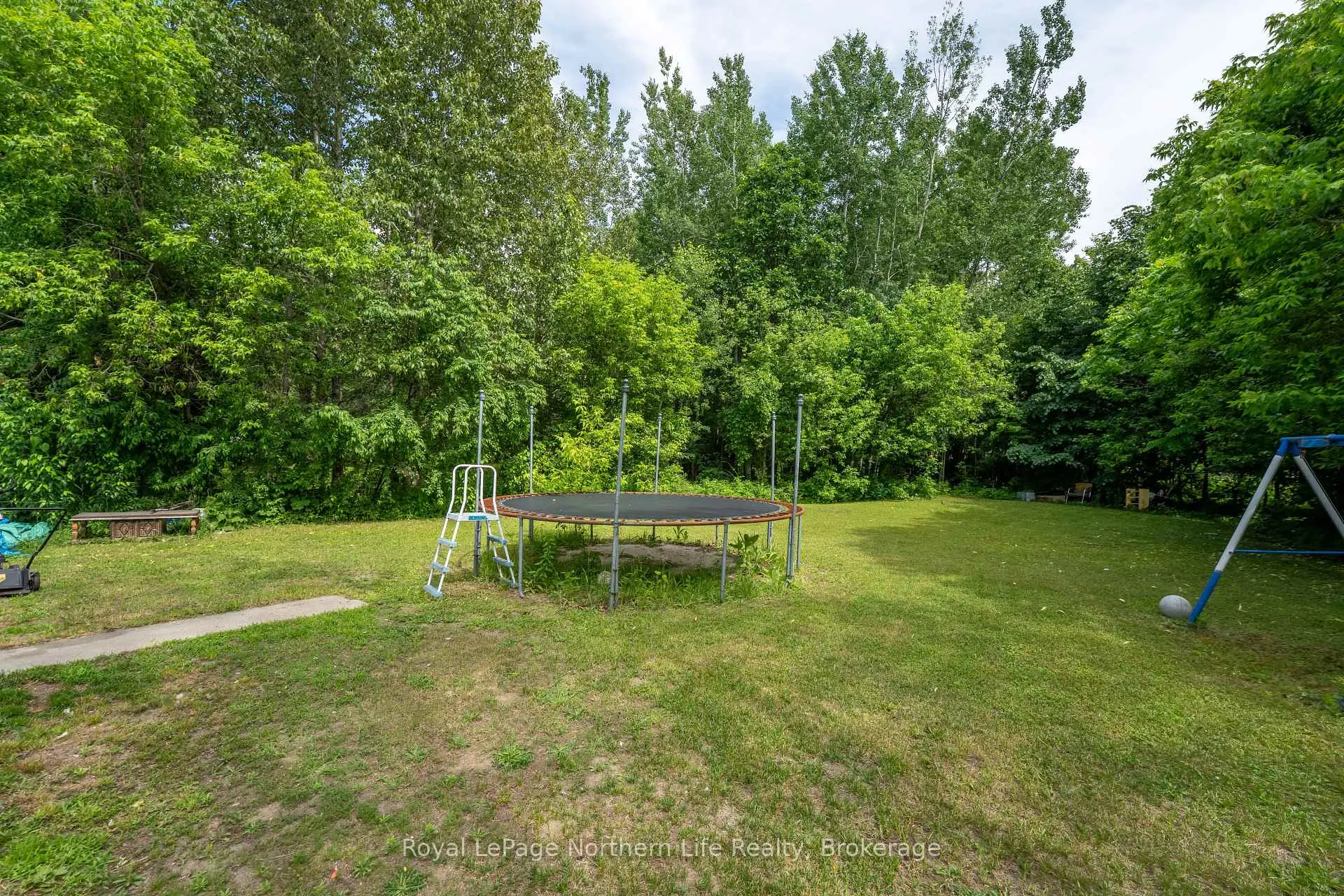 Photo 10 of 2361 Trout Lake Road, North Bay, Birchaven — HOMEH