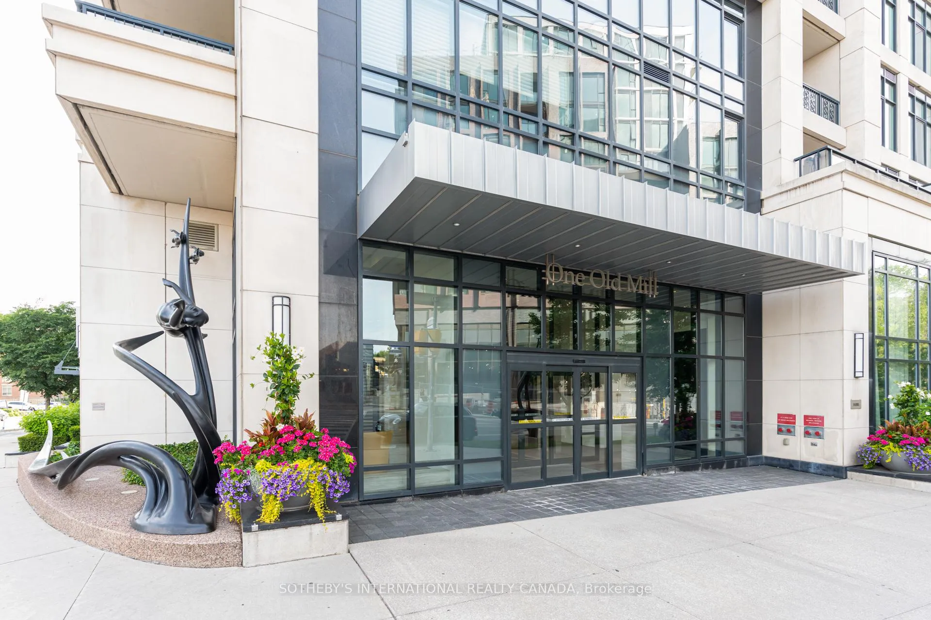 Photo 4 of Unit 1118, 1 Old Mill Drive, Toronto, High Park-Swansea — HOMEH