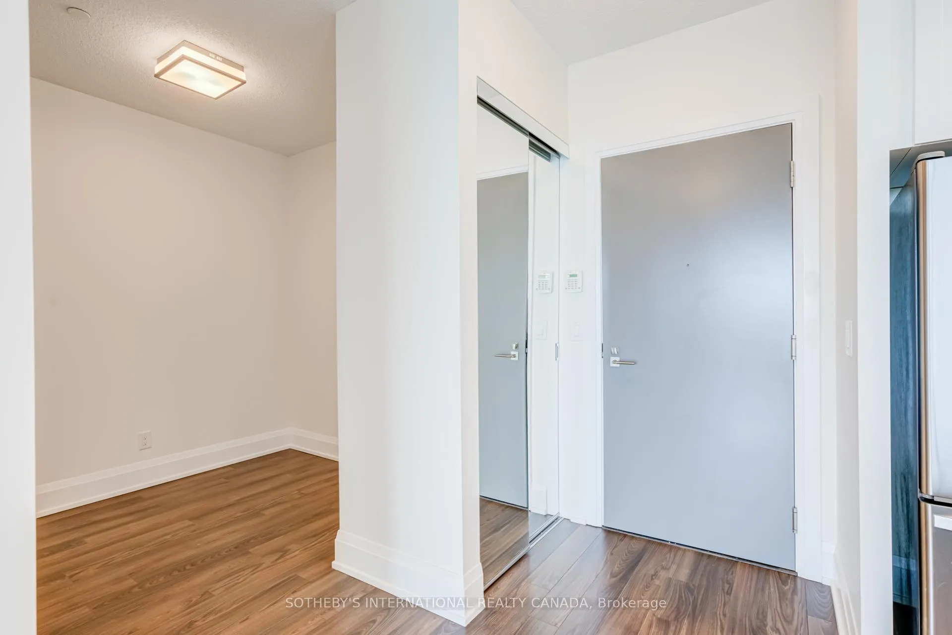 Photo 5 of Unit 1118, 1 Old Mill Drive, Toronto, High Park-Swansea — HOMEH