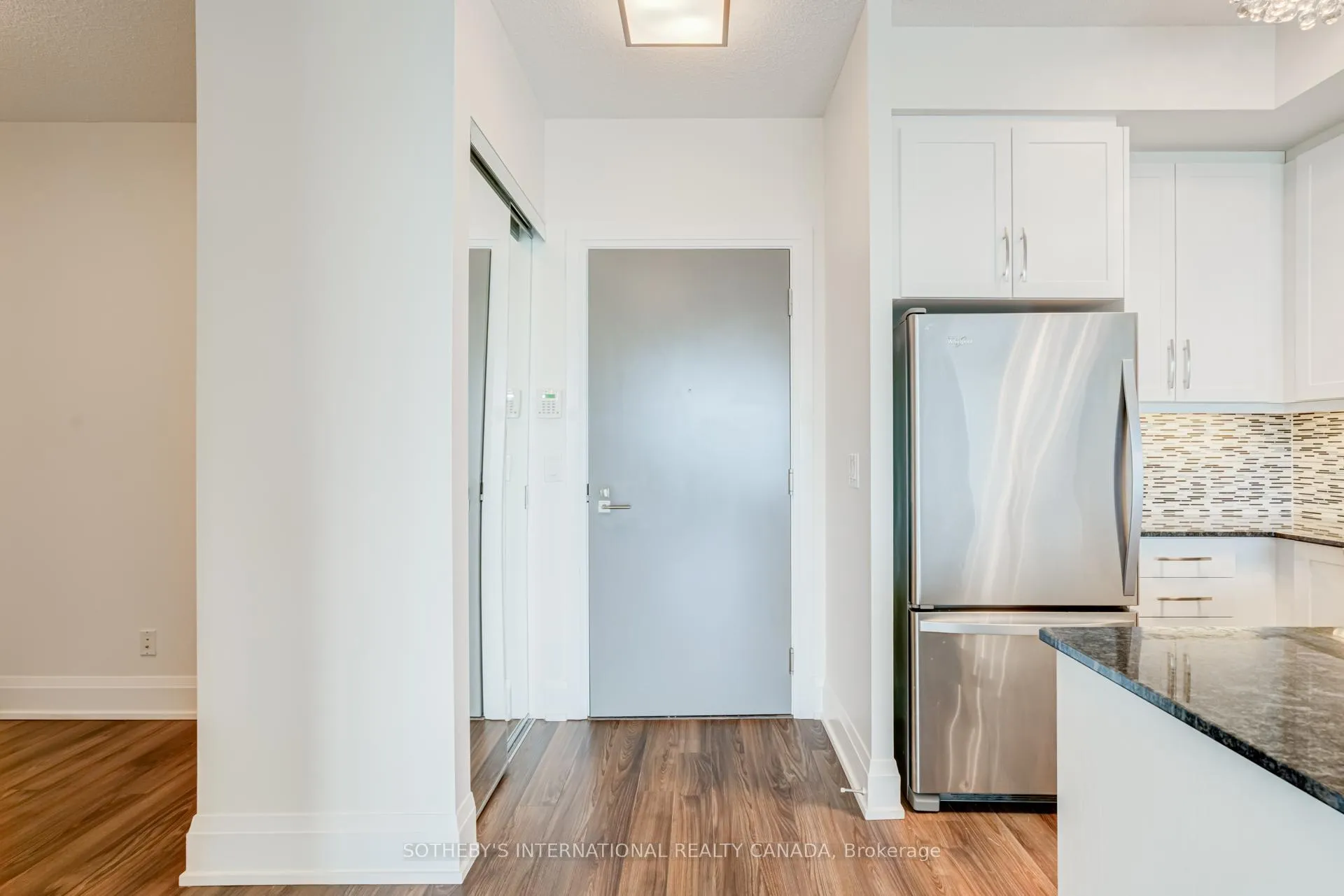 Photo 6 of Unit 1118, 1 Old Mill Drive, Toronto, High Park-Swansea — HOMEH