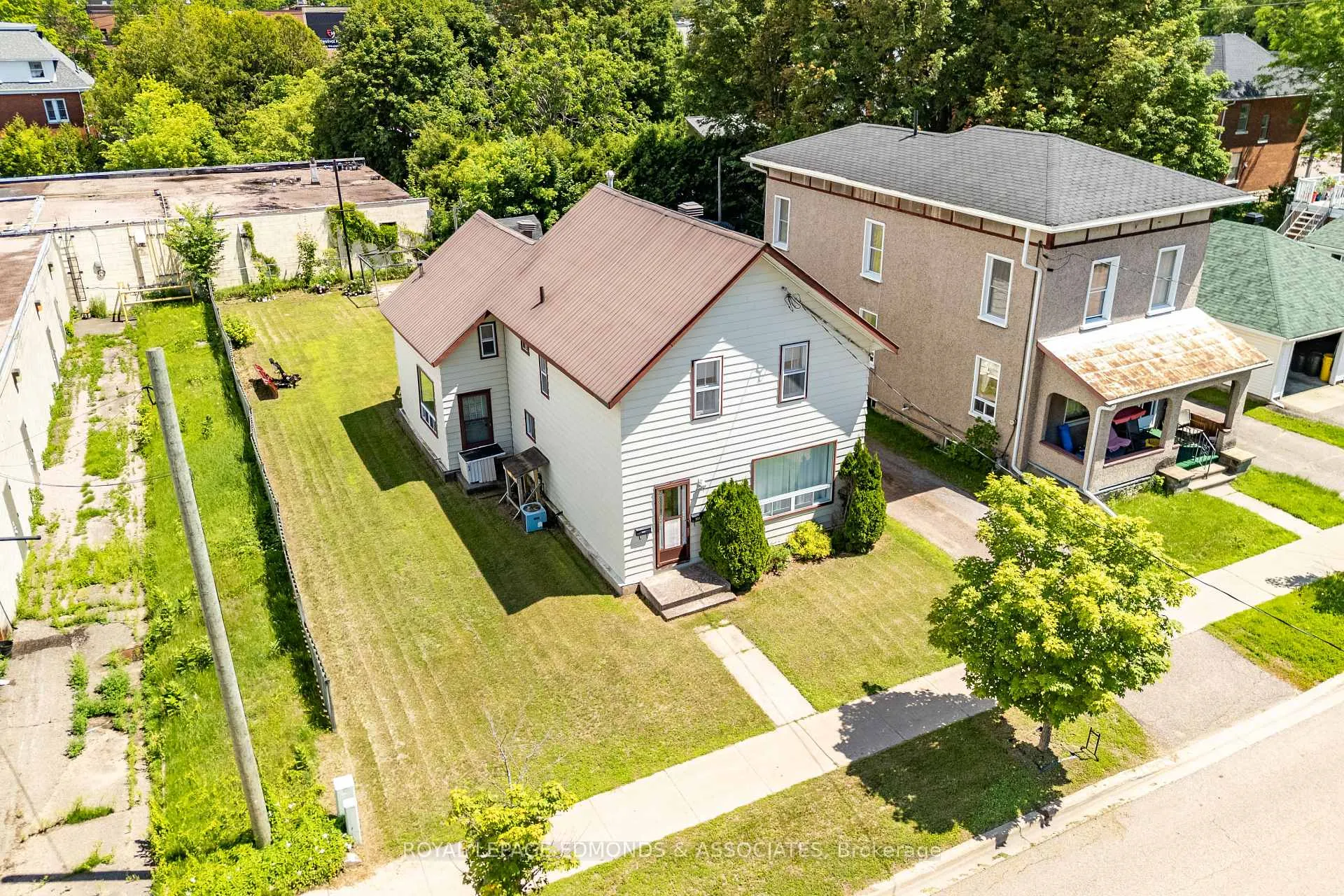 Photo 3 of 235 Munro Street, Pembroke, Pembroke — HOMEH