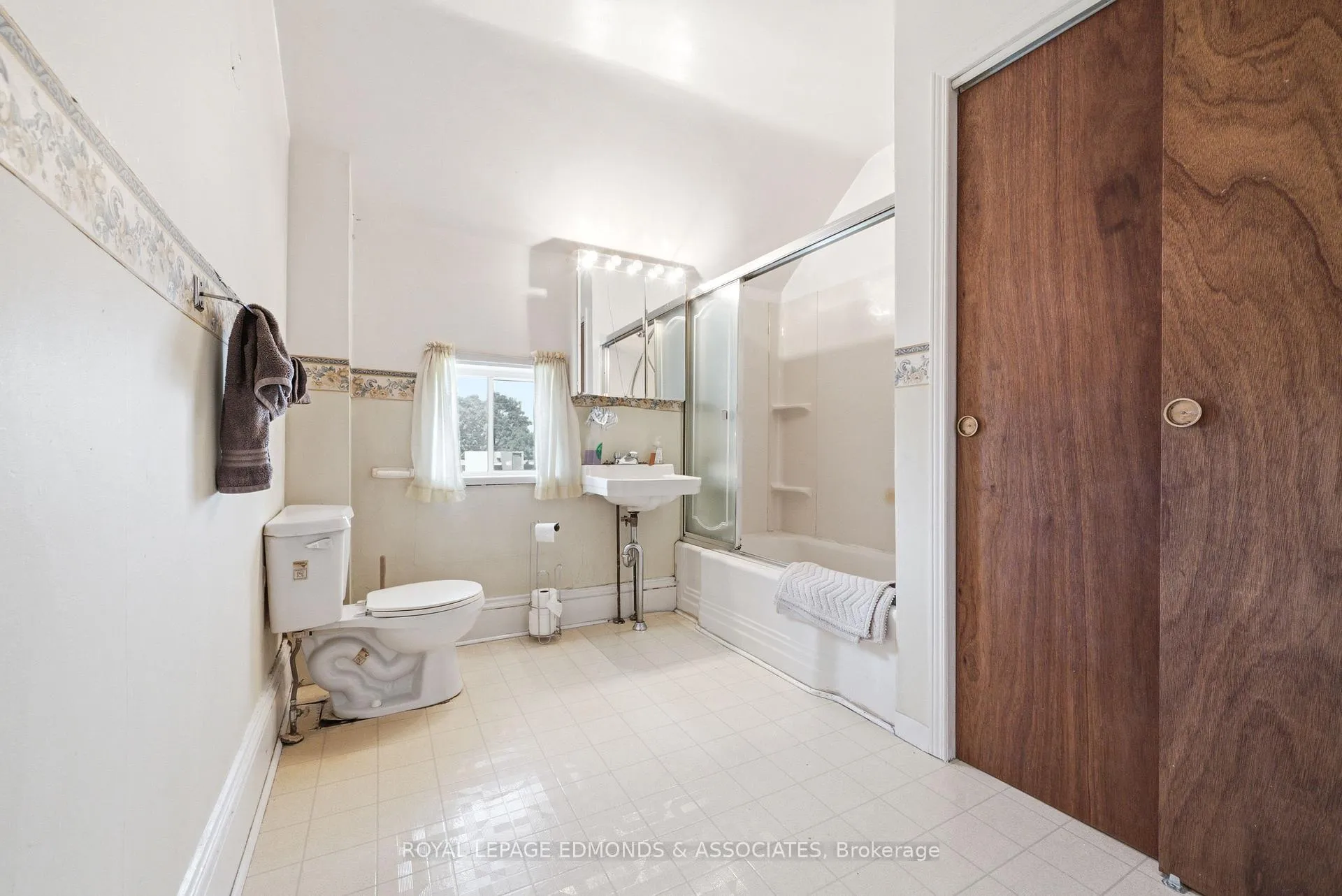 Photo 22 of 235 Munro Street, Pembroke, Pembroke — HOMEH