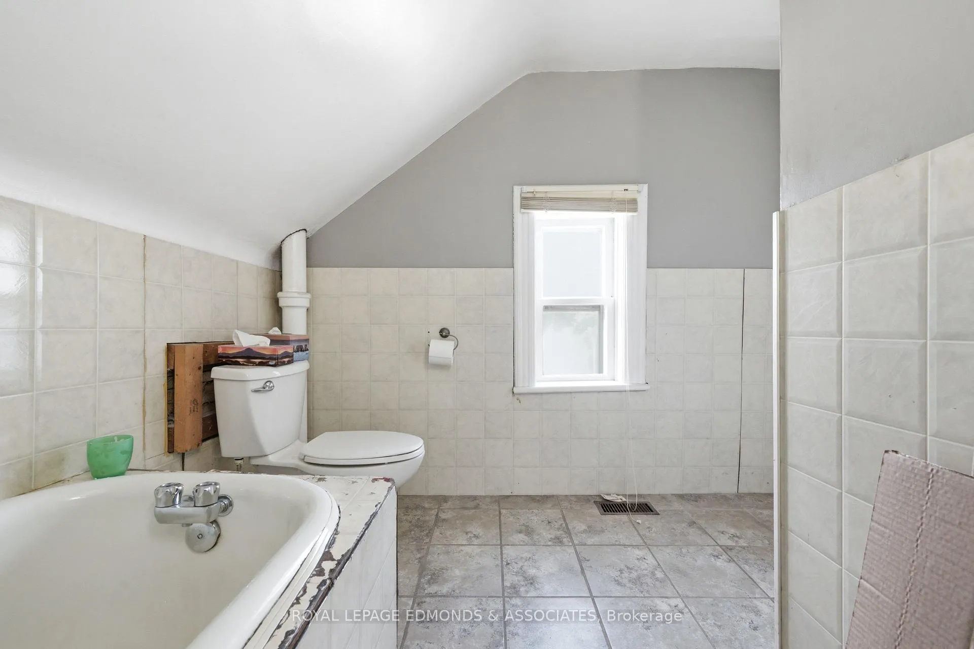 Photo 39 of 235 Munro Street, Pembroke, Pembroke — HOMEH