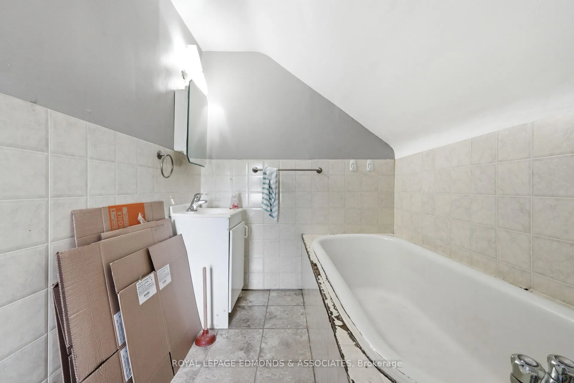 Photo 40 of 235 Munro Street, Pembroke, Pembroke — HOMEH