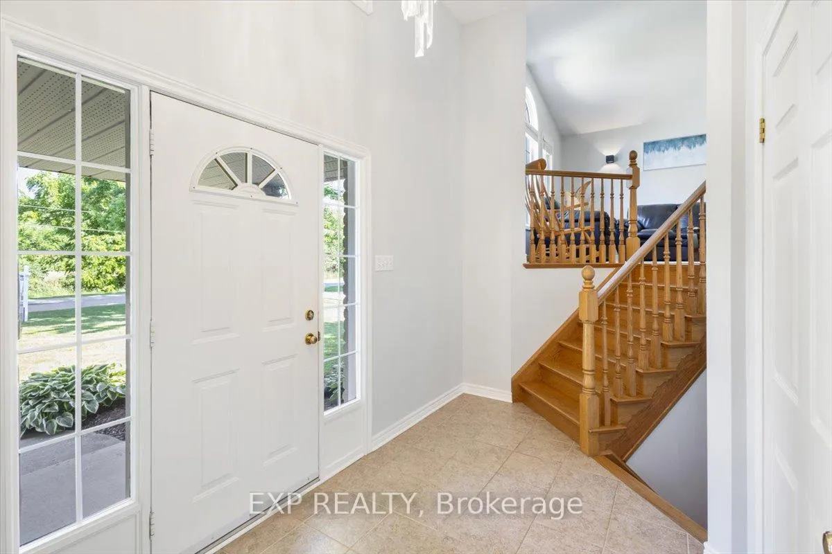 Photo 6 of 122 1/2 Railway Avenue, Middlesex Centre, Komoka — HOMEH