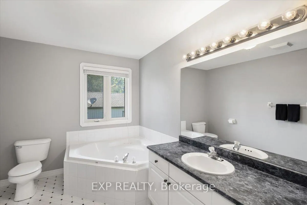 Photo 16 of 122 1/2 Railway Avenue, Middlesex Centre, Komoka — HOMEH