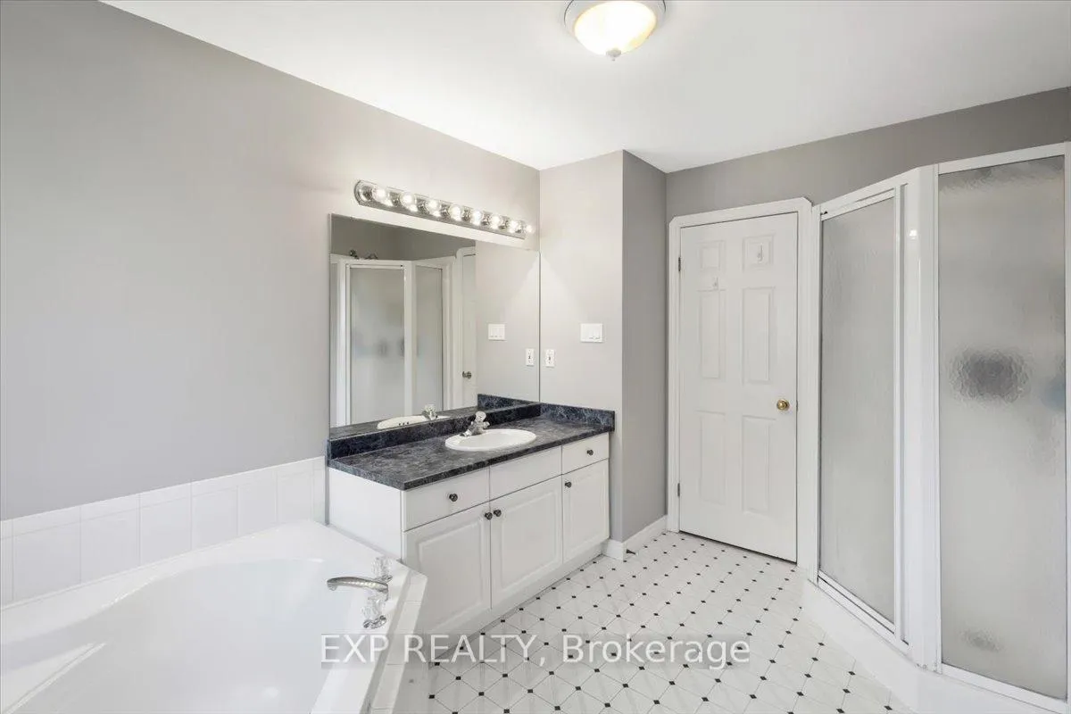 Photo 17 of 122 1/2 Railway Avenue, Middlesex Centre, Komoka — HOMEH