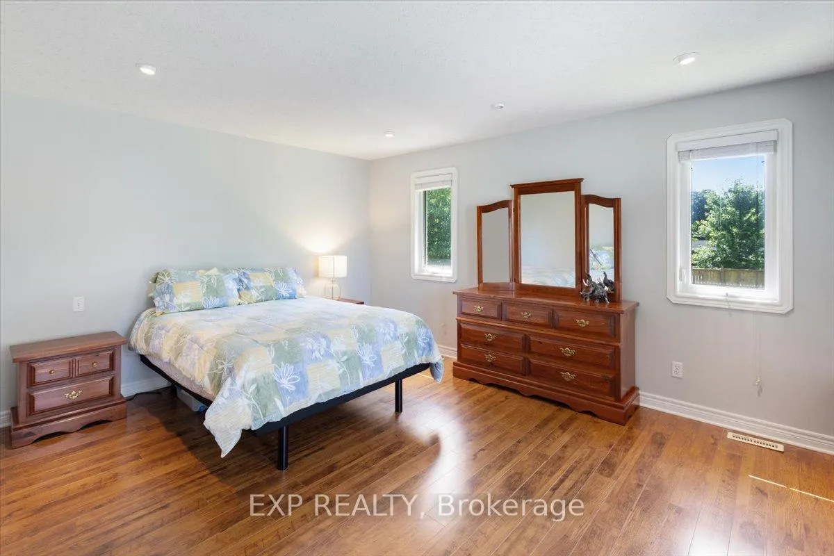 Photo 22 of 122 1/2 Railway Avenue, Middlesex Centre, Komoka — HOMEH