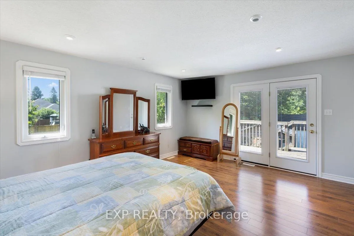 Photo 23 of 122 1/2 Railway Avenue, Middlesex Centre, Komoka — HOMEH
