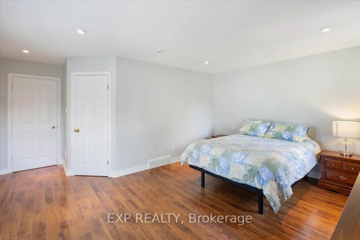 Photo 24 of 122 1/2 Railway Avenue, Middlesex Centre, Komoka — HOMEH