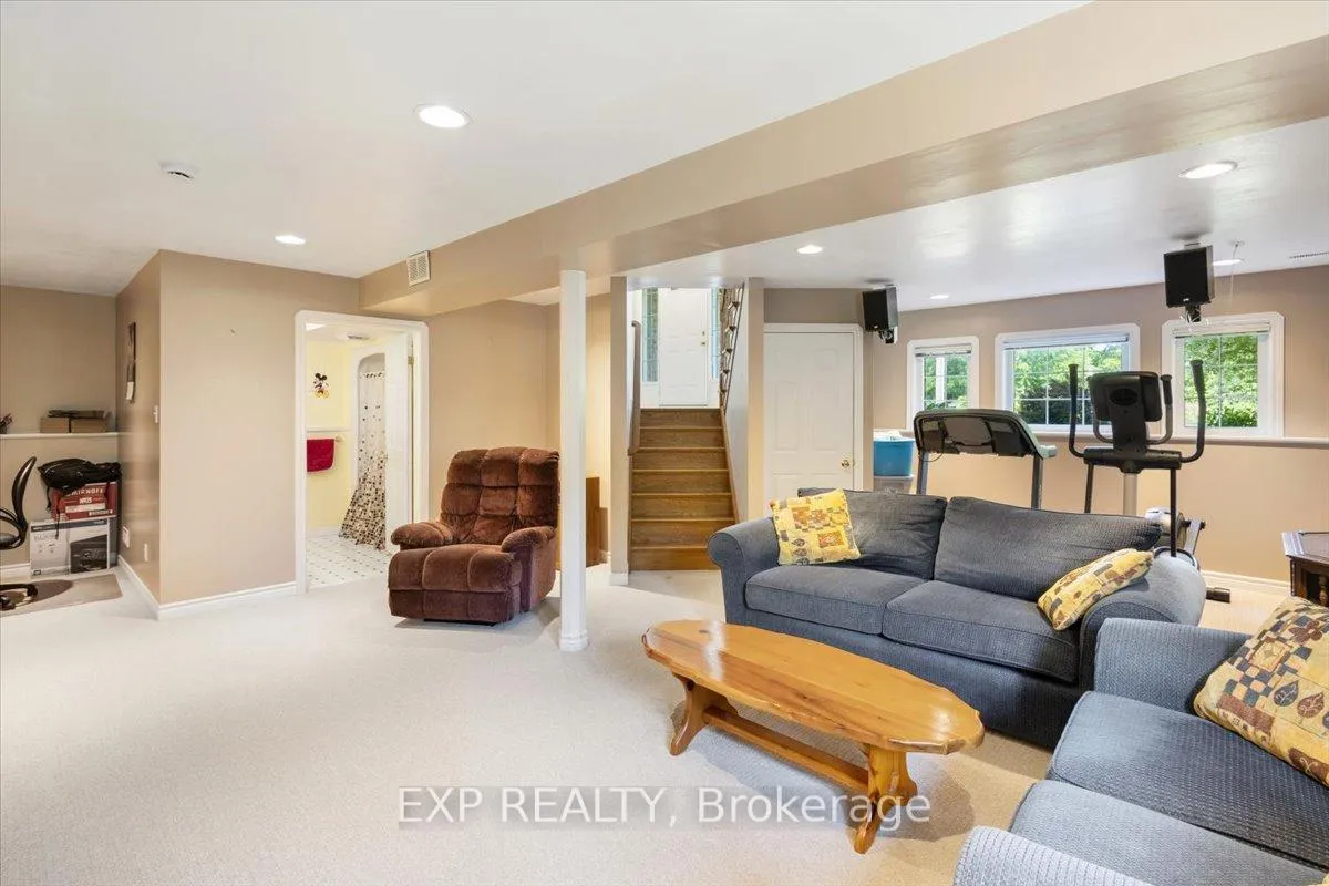 Photo 27 of 122 1/2 Railway Avenue, Middlesex Centre, Komoka — HOMEH