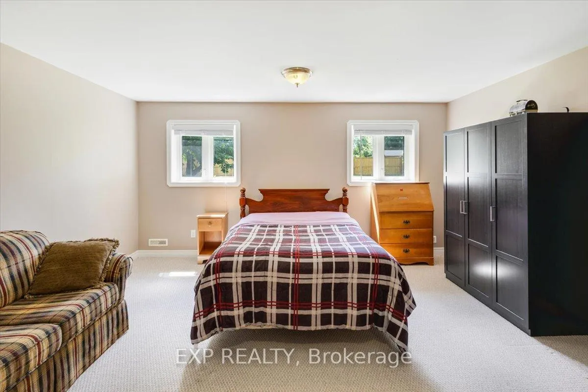 Photo 33 of 122 1/2 Railway Avenue, Middlesex Centre, Komoka — HOMEH