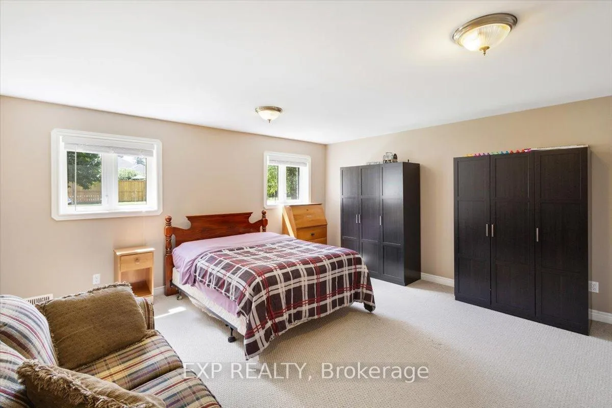 Photo 34 of 122 1/2 Railway Avenue, Middlesex Centre, Komoka — HOMEH