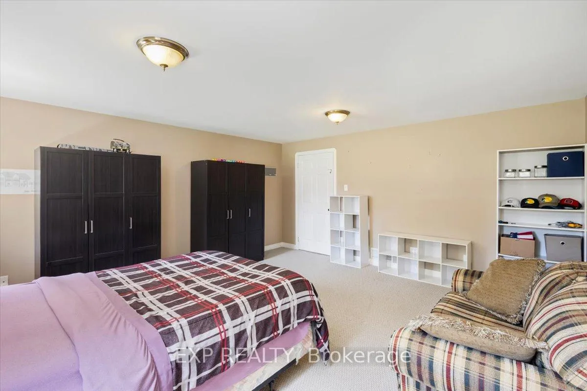 Photo 35 of 122 1/2 Railway Avenue, Middlesex Centre, Komoka — HOMEH