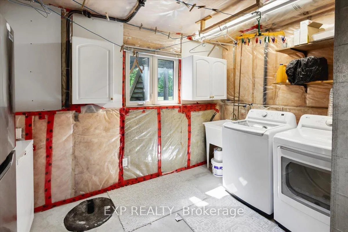 Photo 36 of 122 1/2 Railway Avenue, Middlesex Centre, Komoka — HOMEH