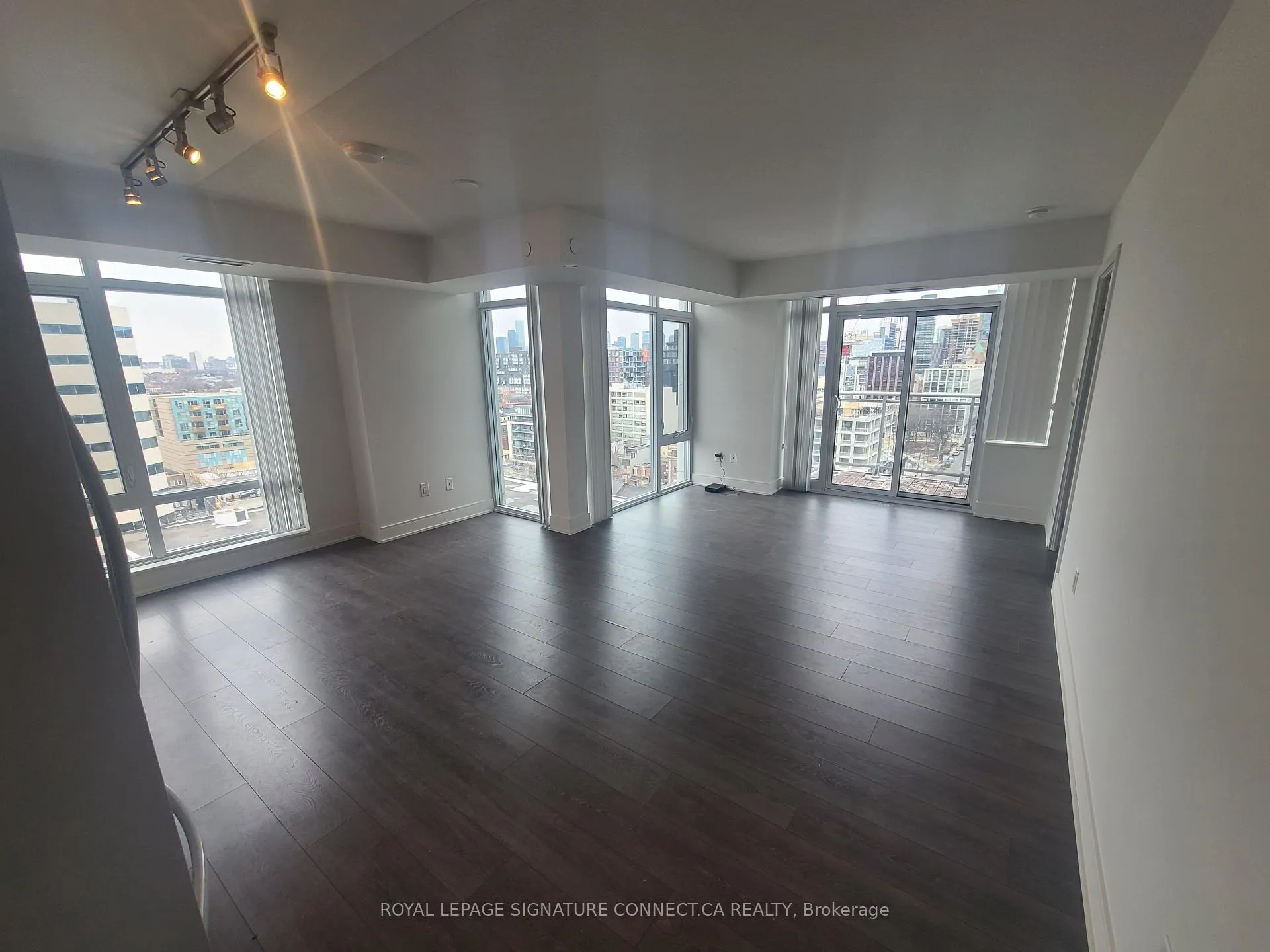 Front of Unit 1715, 525 Adelaide Street W
