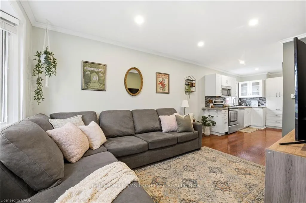 Photo 3 of 547 Cochrane Road, Hamilton, Rosedale — HOMEH