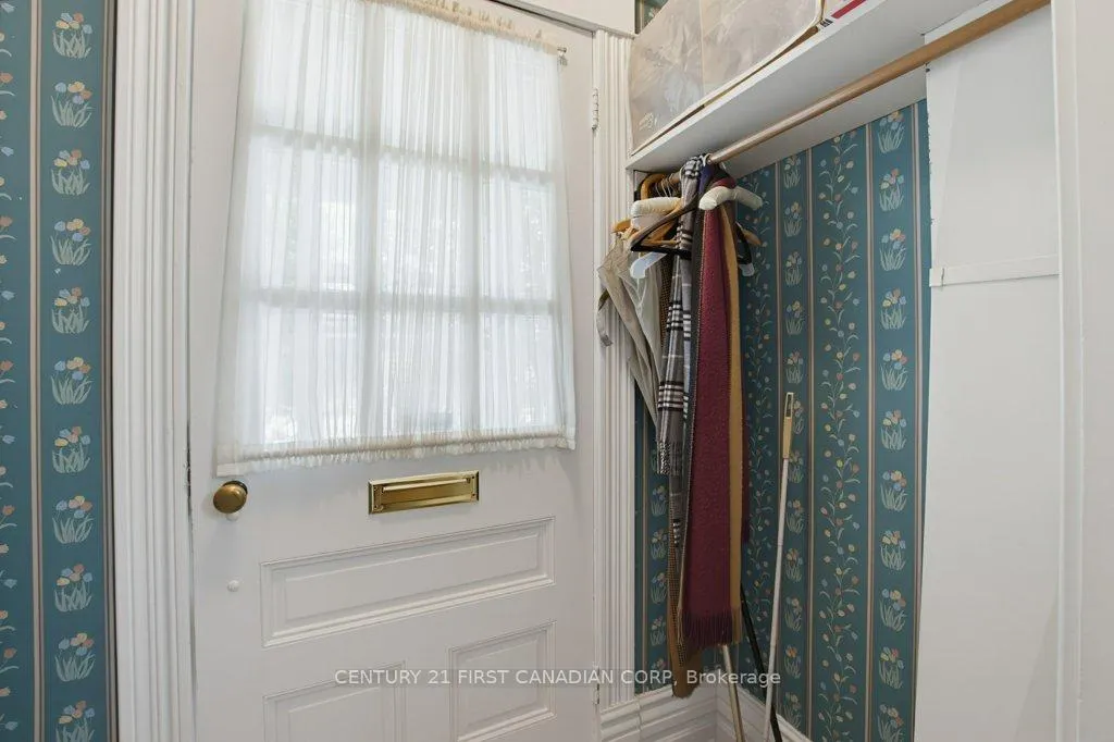 Photo 5 of 243 Tecumseh Avenue E, London, South F — HOMEH