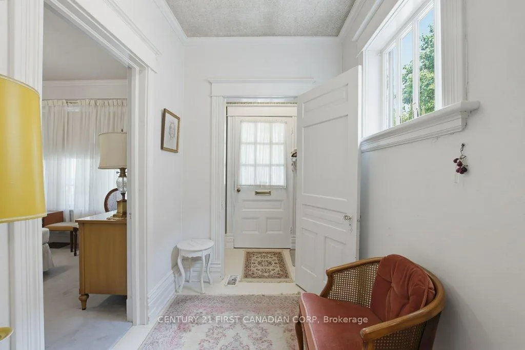 Photo 7 of 243 Tecumseh Avenue E, London, South F — HOMEH