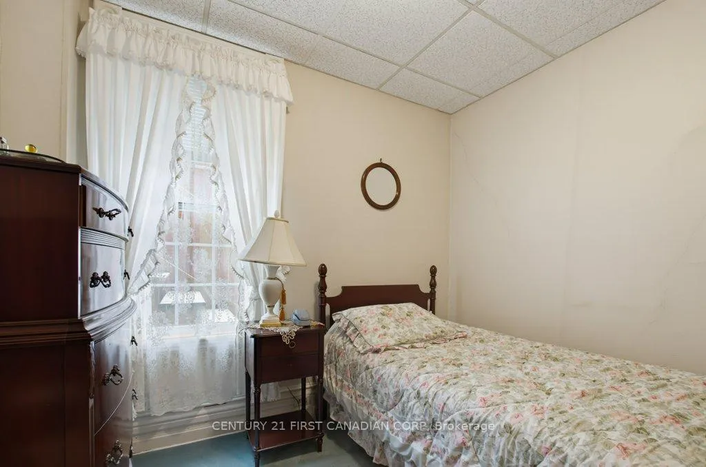 Photo 16 of 243 Tecumseh Avenue E, London, South F — HOMEH