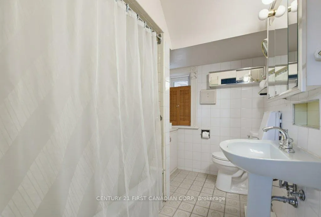 Photo 19 of 243 Tecumseh Avenue E, London, South F — HOMEH
