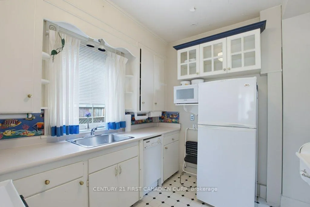 Photo 21 of 243 Tecumseh Avenue E, London, South F — HOMEH