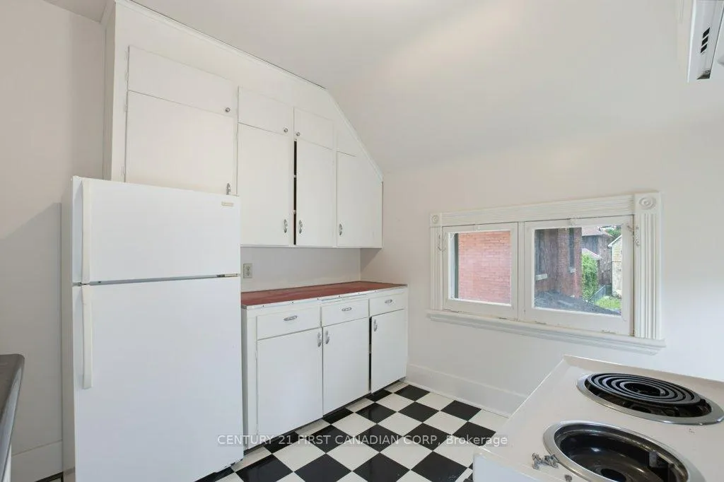 Photo 24 of 243 Tecumseh Avenue E, London, South F — HOMEH