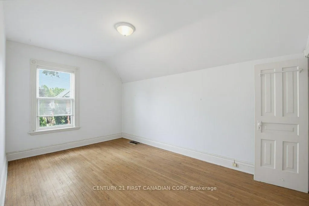 Photo 29 of 243 Tecumseh Avenue E, London, South F — HOMEH