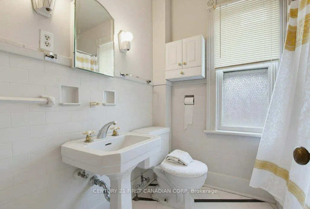Photo 30 of 243 Tecumseh Avenue E, London, South F — HOMEH