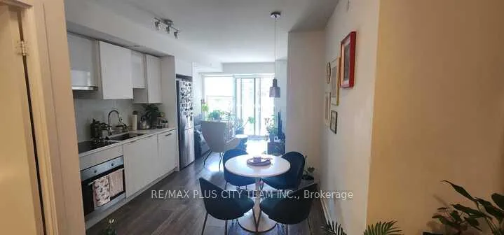 Photo 2 of Unit 705, 195 Redpath Avenue, Toronto, Mount Pleasant West — HOMEH