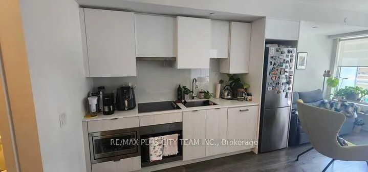 Photo 4 of Unit 705, 195 Redpath Avenue, Toronto, Mount Pleasant West — HOMEH