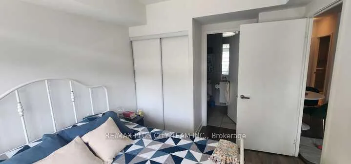 Photo 6 of Unit 705, 195 Redpath Avenue, Toronto, Mount Pleasant West — HOMEH
