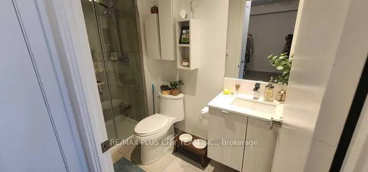 Photo 7 of Unit 705, 195 Redpath Avenue, Toronto, Mount Pleasant West — HOMEH