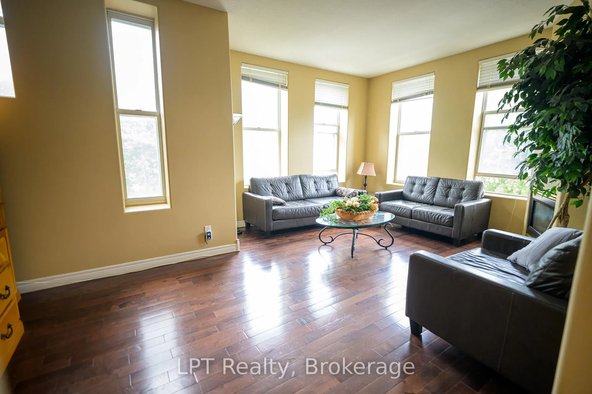 Photo 13 of Unit 302, 317 Queen Street, Chatham-Kent, Chatham — HOMEH