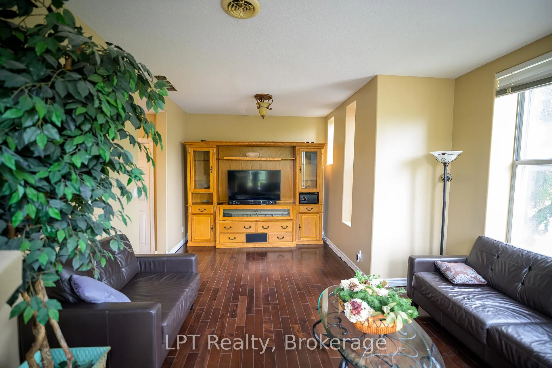 Photo 15 of Unit 302, 317 Queen Street, Chatham-Kent, Chatham — HOMEH
