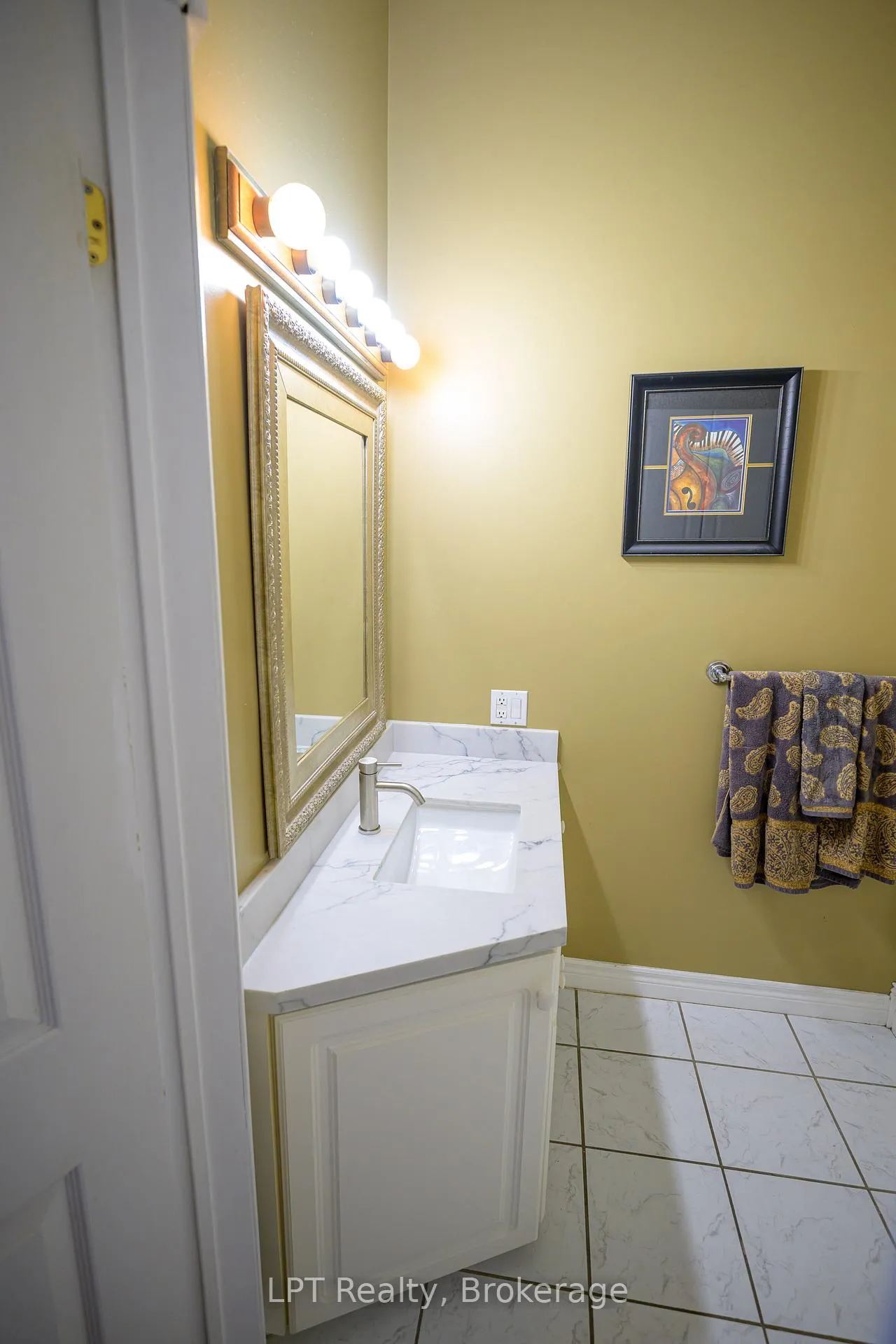 Photo 22 of Unit 302, 317 Queen Street, Chatham-Kent, Chatham — HOMEH