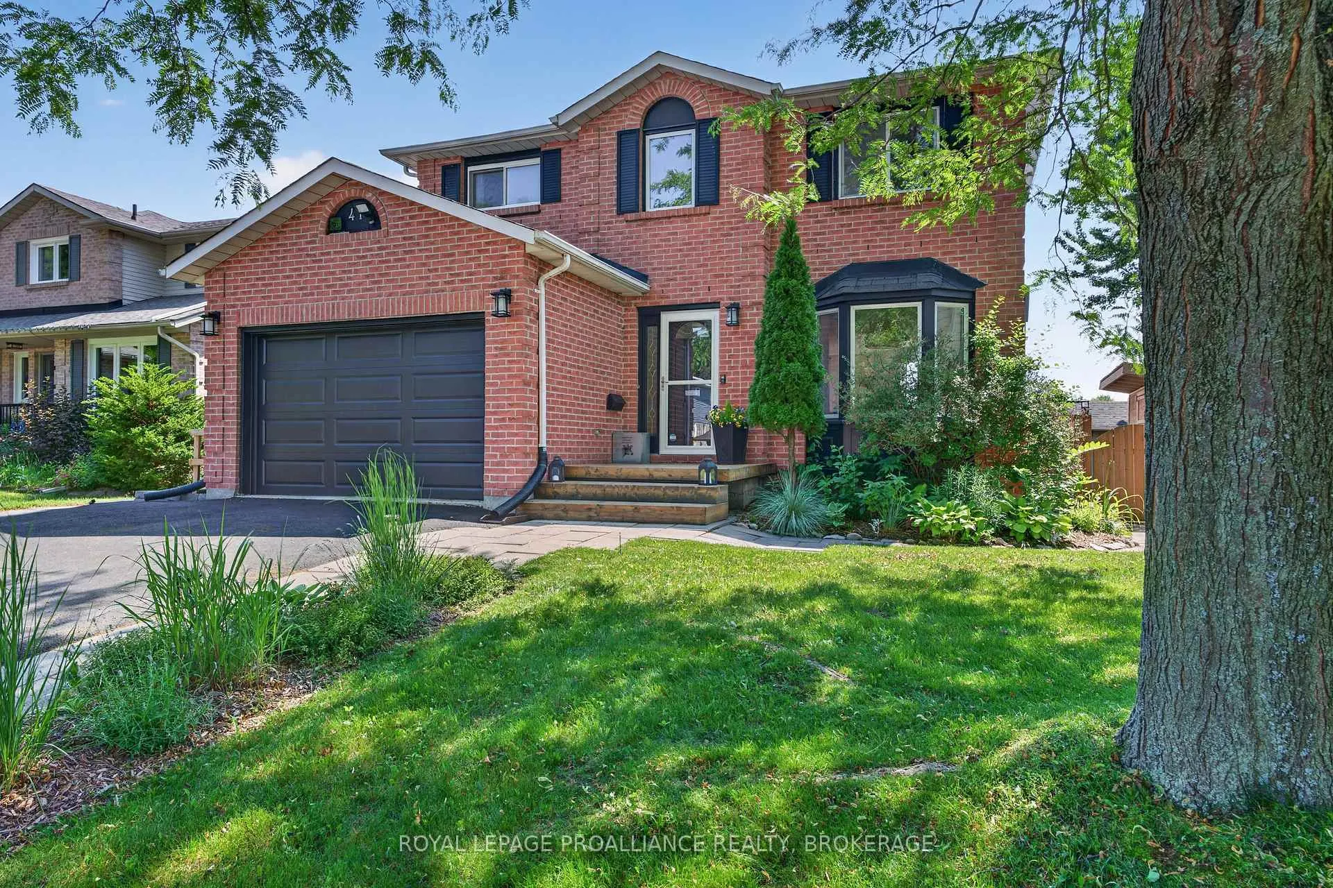 Photo 2 of 41 Chartwell Crescent, Kingston, Kingston East (Incl Barret Crt) — HOMEH