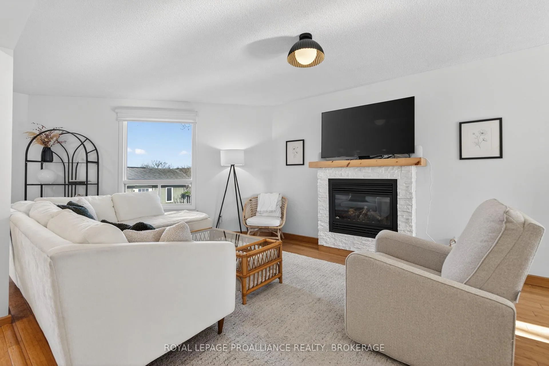 Photo 7 of 41 Chartwell Crescent, Kingston, Kingston East (Incl Barret Crt) — HOMEH