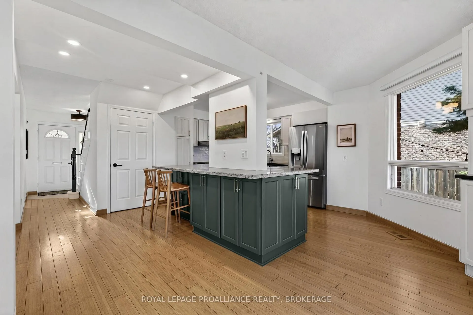 Photo 12 of 41 Chartwell Crescent, Kingston, Kingston East (Incl Barret Crt) — HOMEH