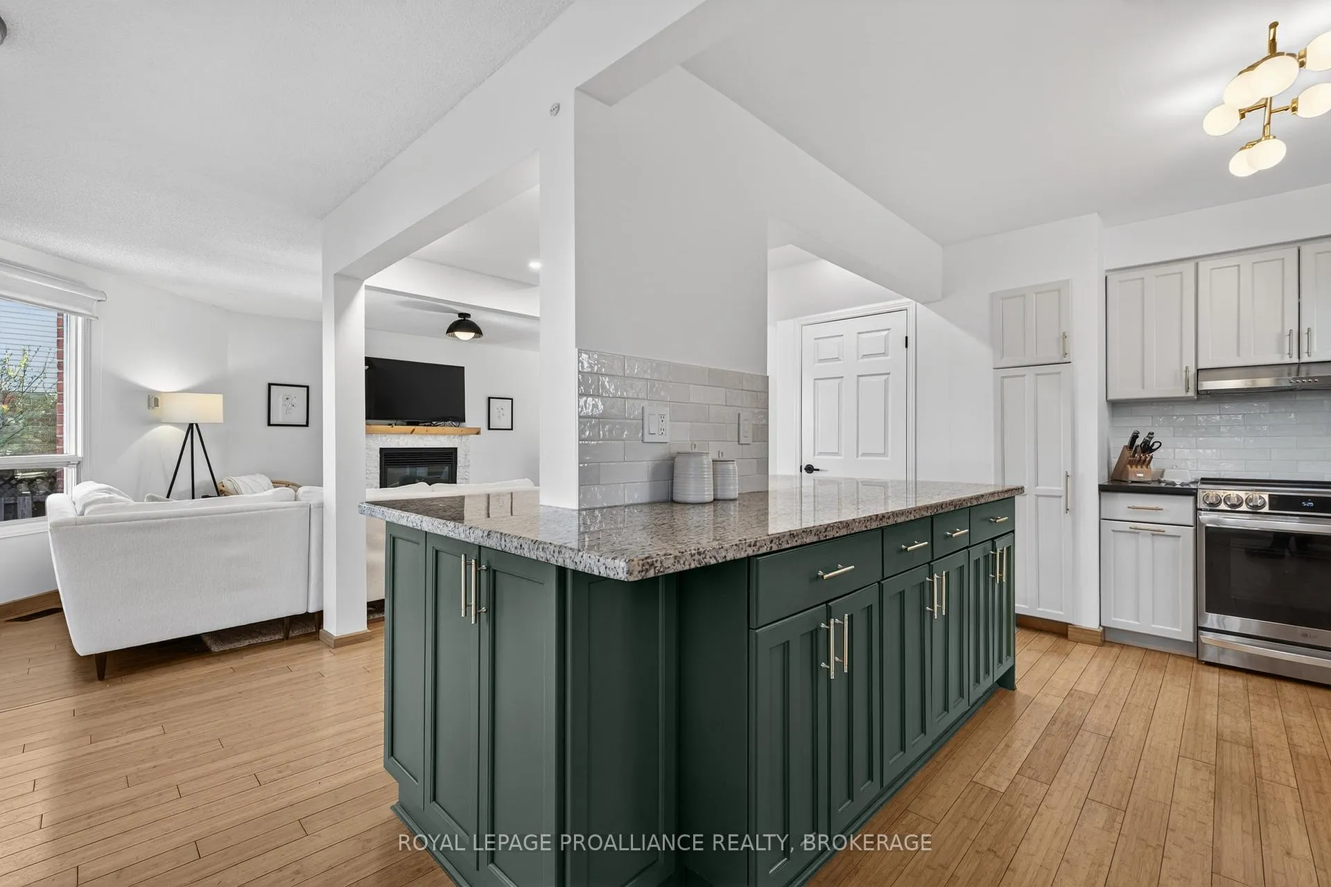 Photo 14 of 41 Chartwell Crescent, Kingston, Kingston East (Incl Barret Crt) — HOMEH