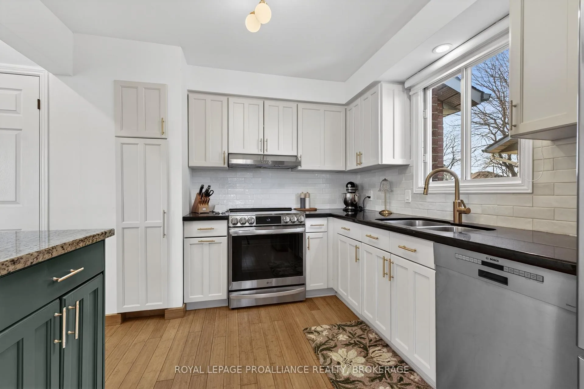 Photo 15 of 41 Chartwell Crescent, Kingston, Kingston East (Incl Barret Crt) — HOMEH