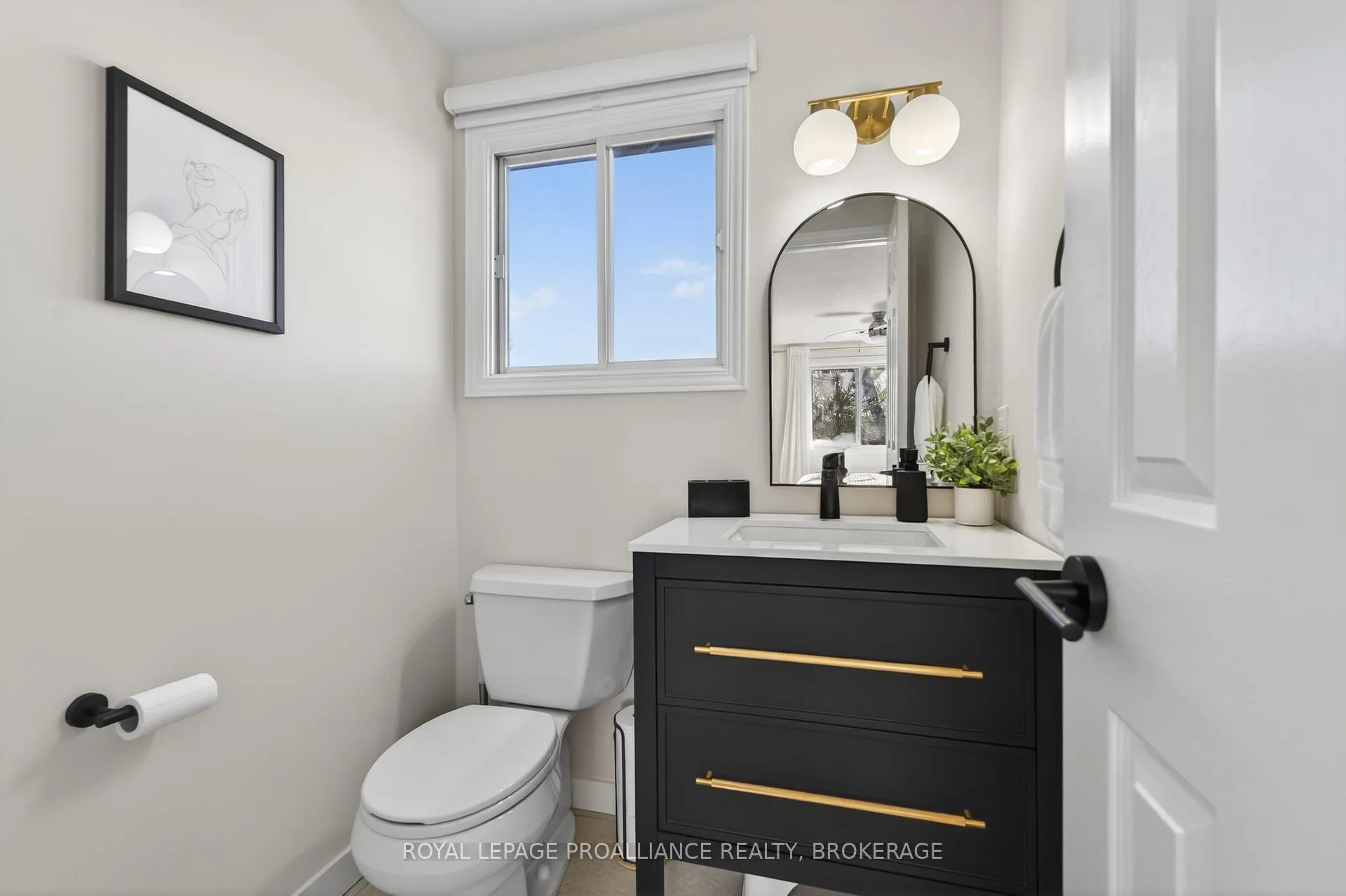 Photo 22 of 41 Chartwell Crescent, Kingston, Kingston East (Incl Barret Crt) — HOMEH