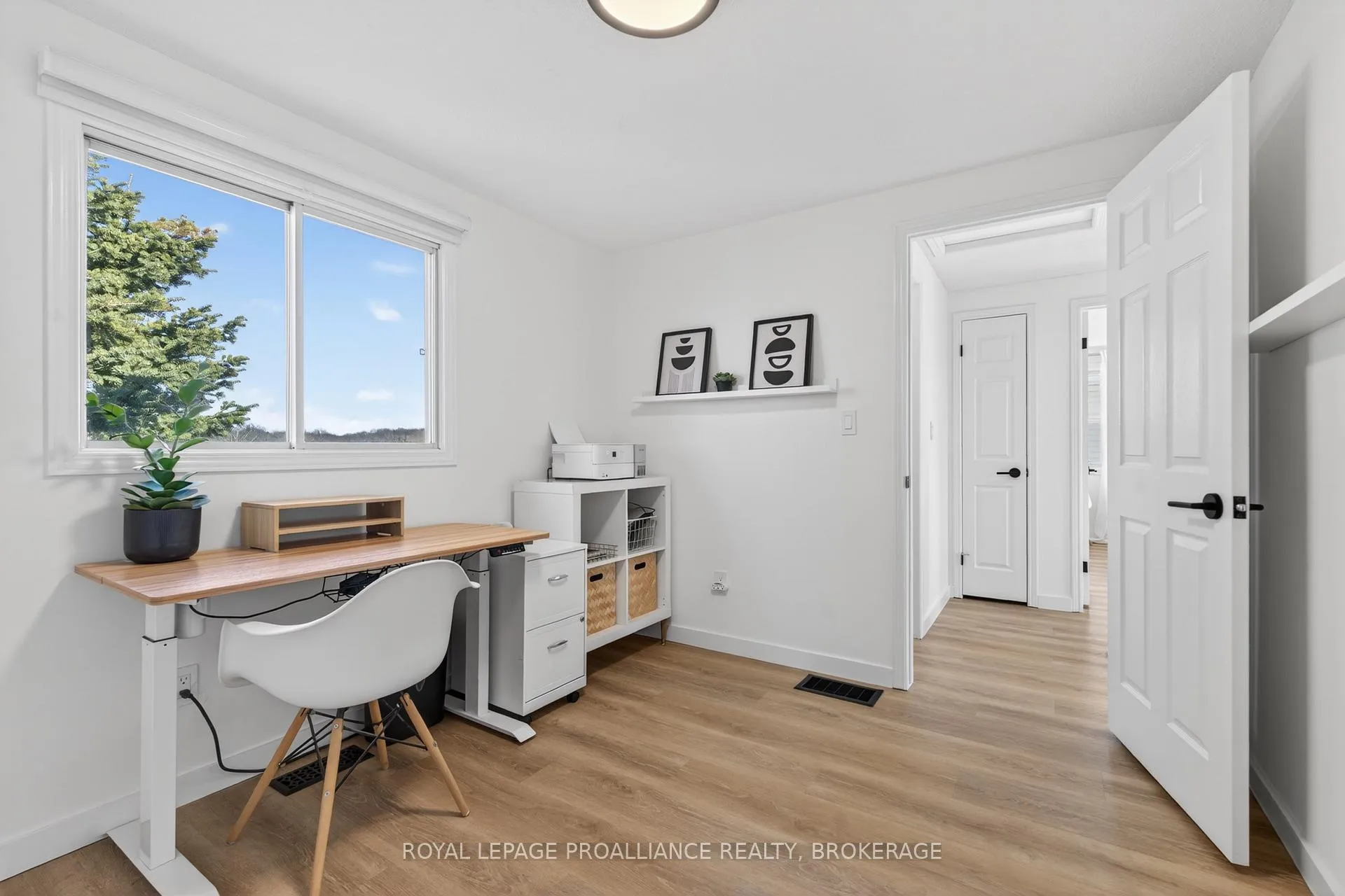 Photo 24 of 41 Chartwell Crescent, Kingston, Kingston East (Incl Barret Crt) — HOMEH